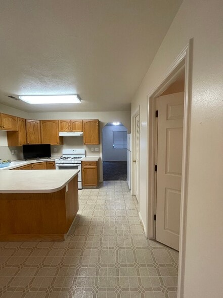 Building Photo - 1545 Talon Dr