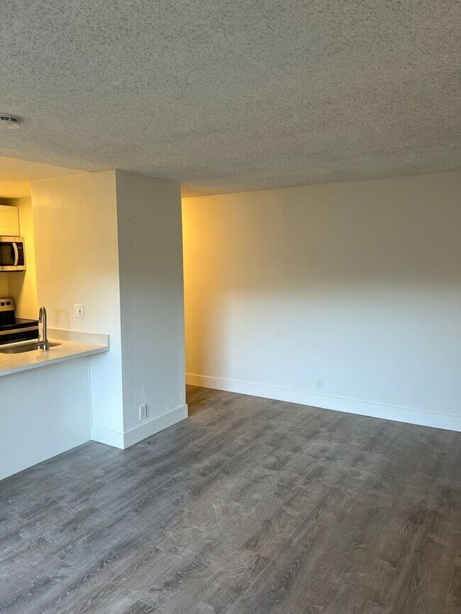 Building Photo - 2309 Blake St