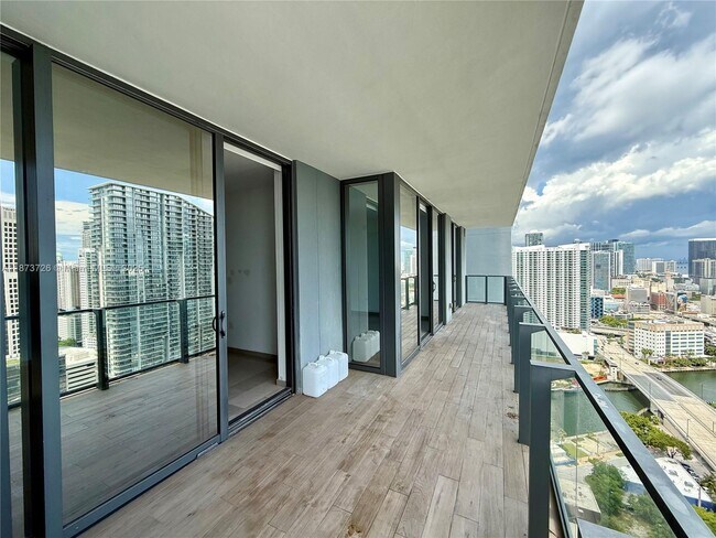 Building Photo - 88 SW 7th St