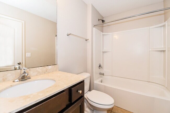 Building Photo - 623 Drysdale Dr