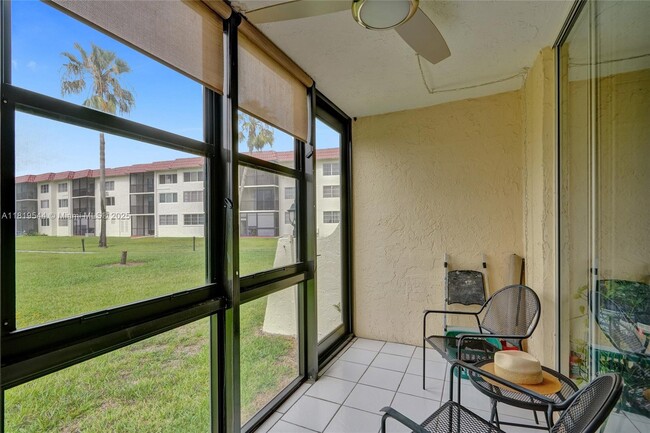 Building Photo - 9410 N Hollybrook Lake Dr
