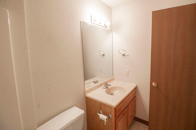 Building Photo - 5000 Derby Ridge Dr