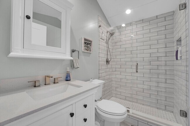 Building Photo - 600 Xanadu Pl