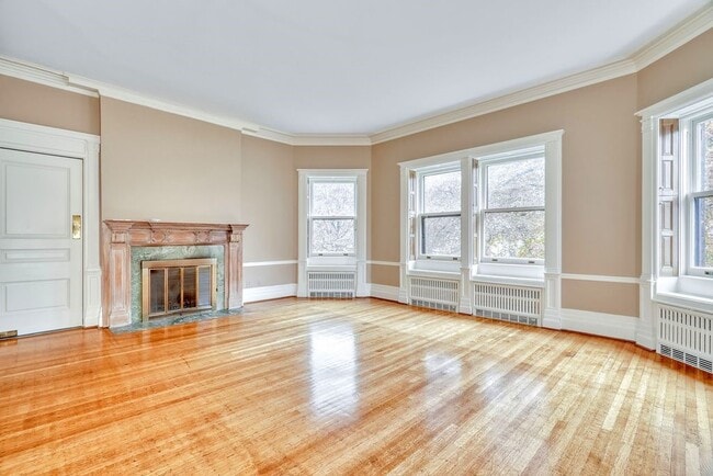 Building Photo - 987 East Ave