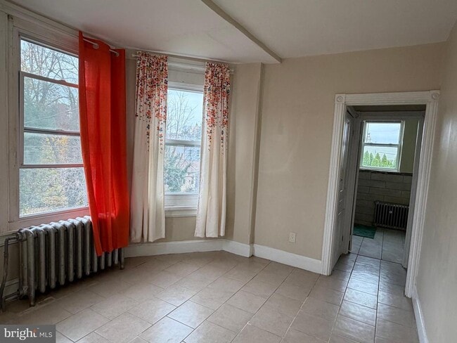 Building Photo - 603 Sharon Ave