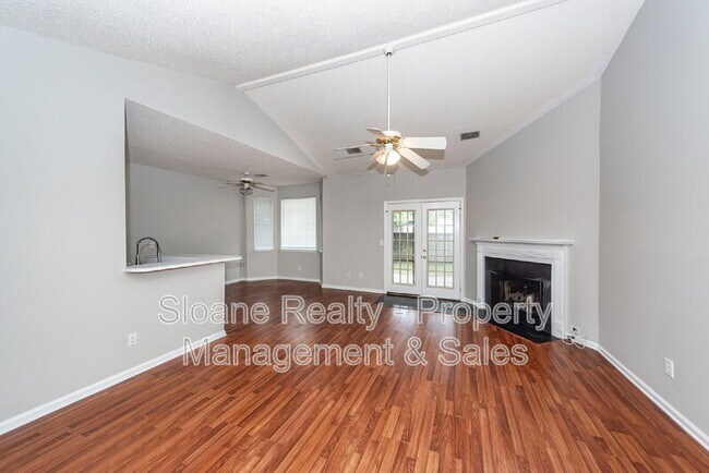 Building Photo - 1584 Kentwood Cir