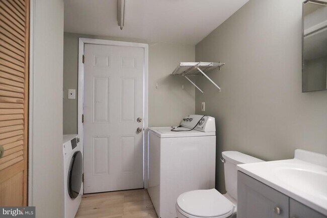 Building Photo - 1940 Arrowood Dr