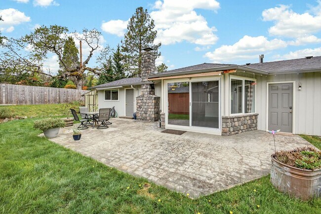 Building Photo - Unfurnished Light-Filled, Beautifully Updated 3-Bedroom Home in Jacksonville