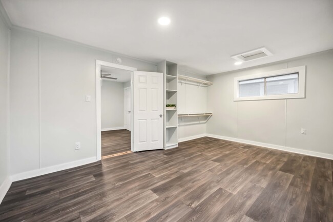 Building Photo - 3204 1/2 Lyons Ave - 3105 Dittman Ct