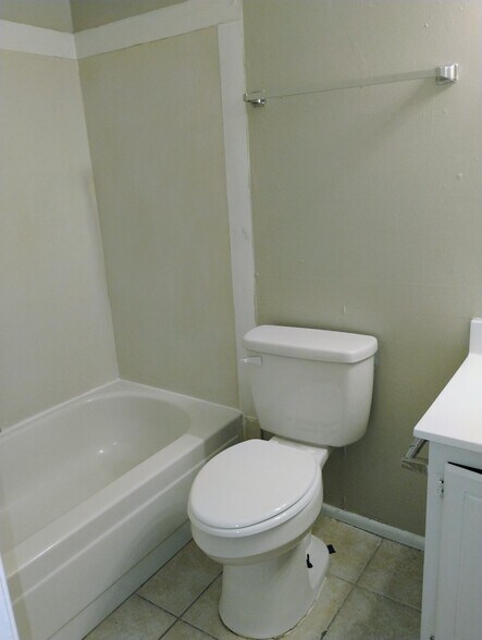 Building Photo - 1120 Shilo Ave