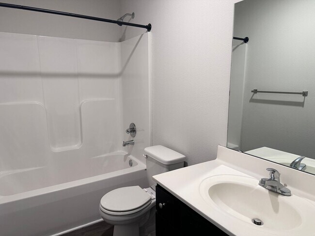 Building Photo - 1406 NE Mary Ct