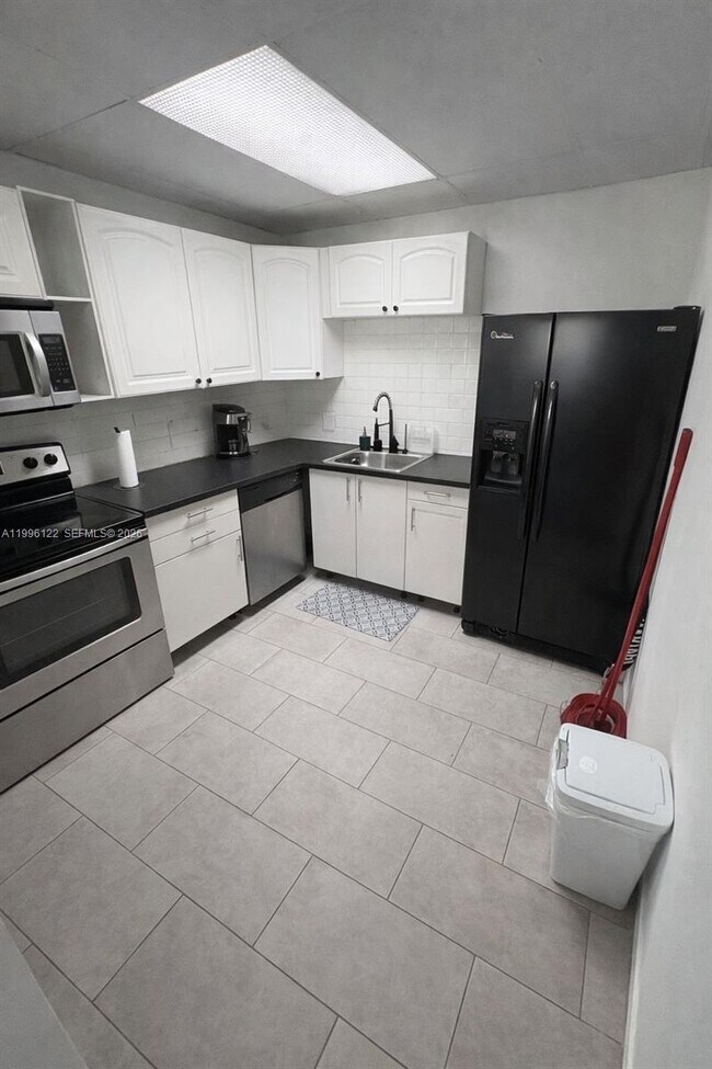 Building Photo - 1220 71st St