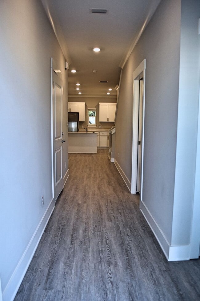 Building Photo - Available June 2025-Garage Unit Verandas a...