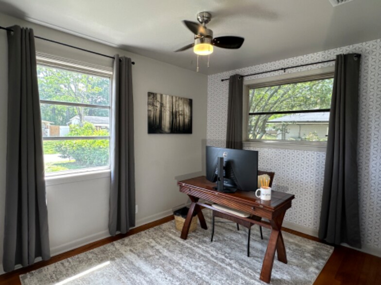 Building Photo - 7424 Roslyn Rd