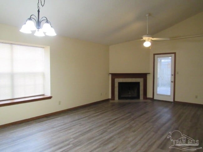 Building Photo - 2025 Cambridge Cir
