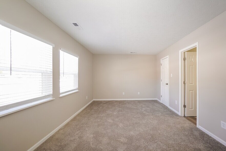 Building Photo - 957 Country Ln