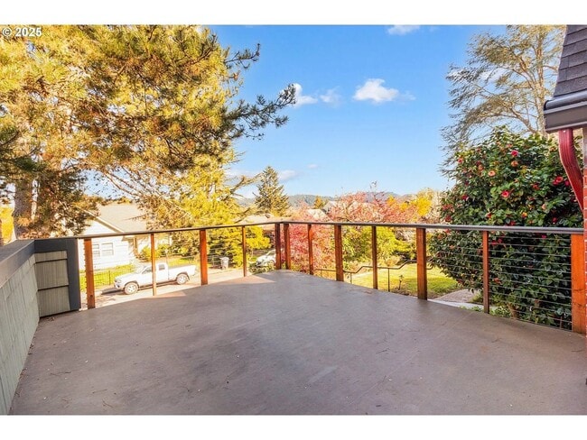 Building Photo - Gorgeous College Hill 4 BD, 3BA in desirab...