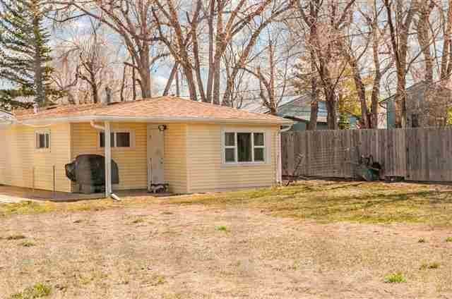 Building Photo - ONE-LEVEL 3 BED, 1 BATH, 2 GARAGE HOME ON ...