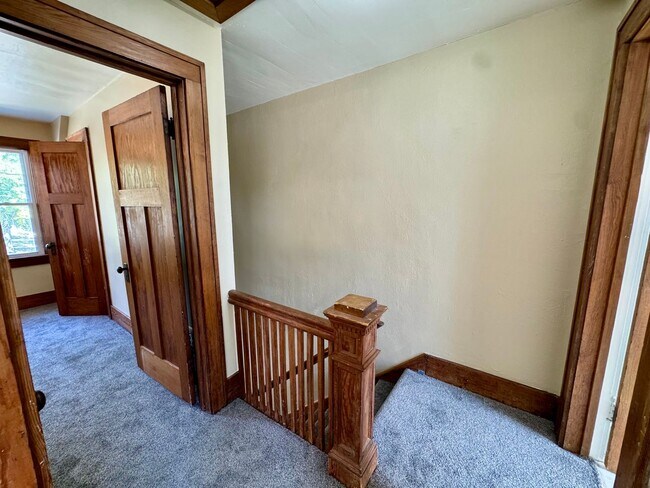 Building Photo - Updated 2BR Townhome Across from Stephens Park