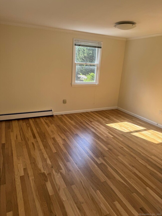 Building Photo - 18 Hales Rd