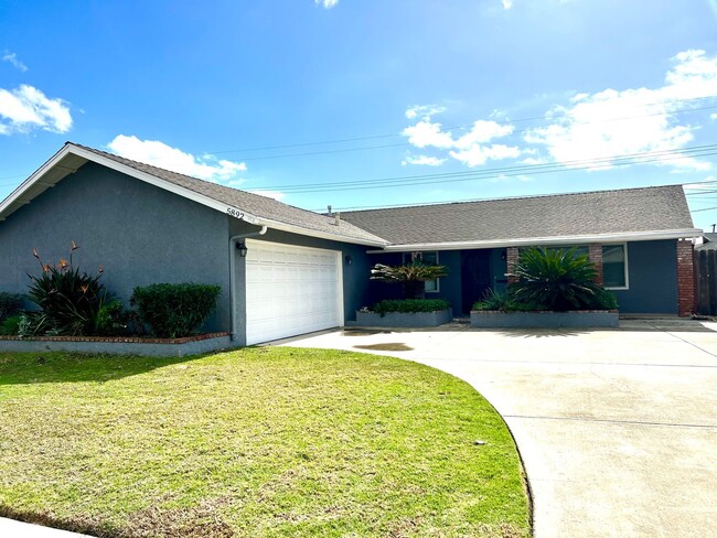 Building Photo - 4 Bedroom home available in Huntington Beach