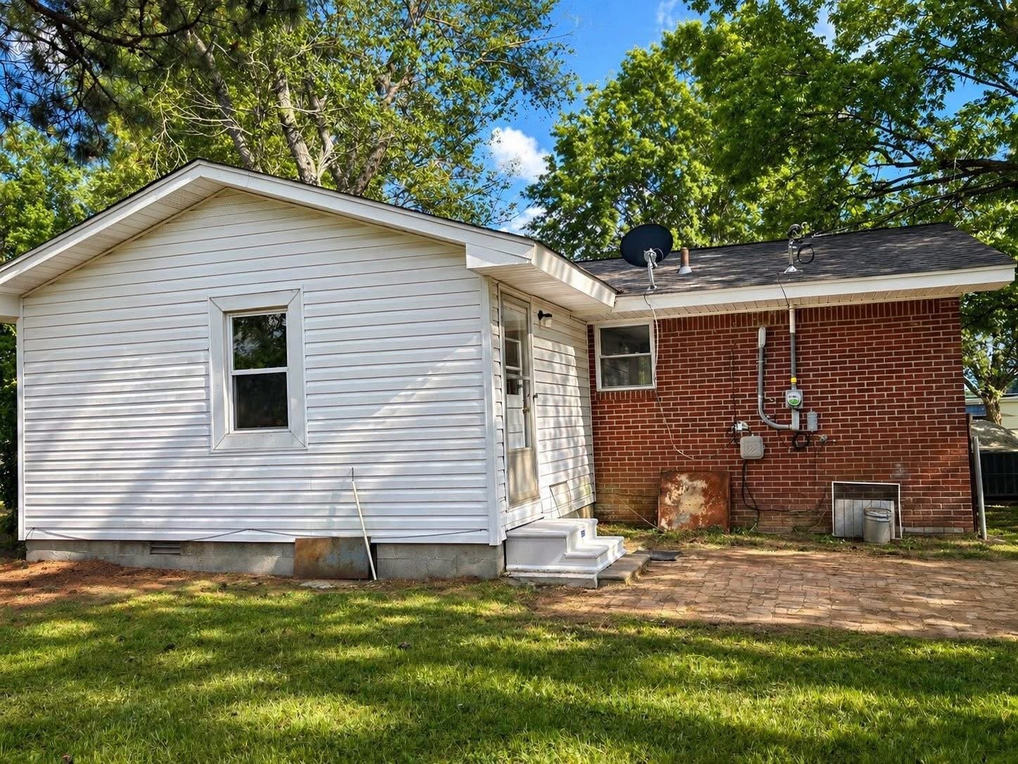 Building Photo - 2042 US-70
