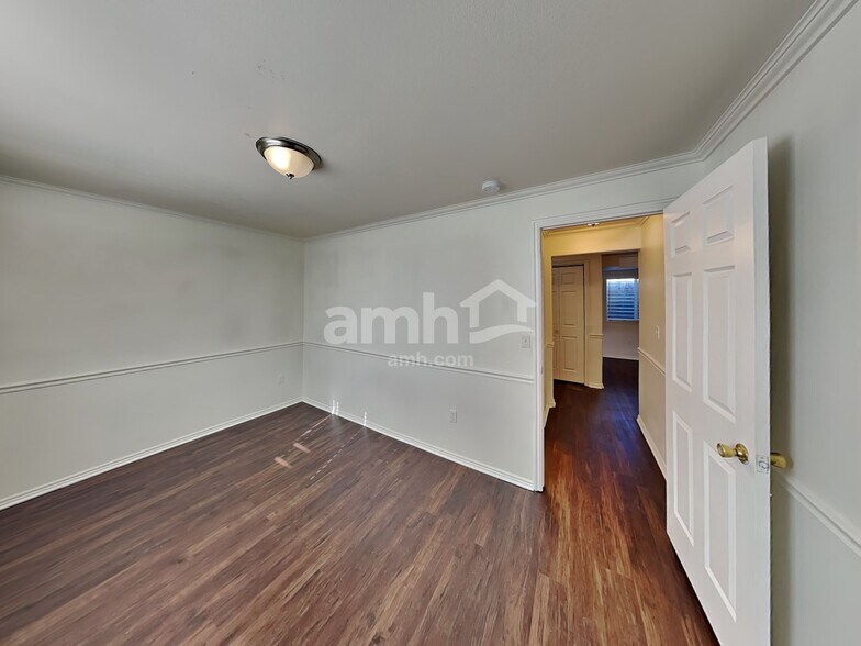 Building Photo - 523 E Center St