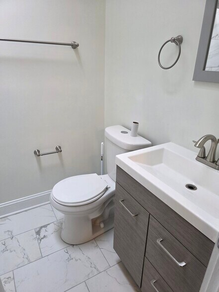 Building Photo - 922 Poplar Ave