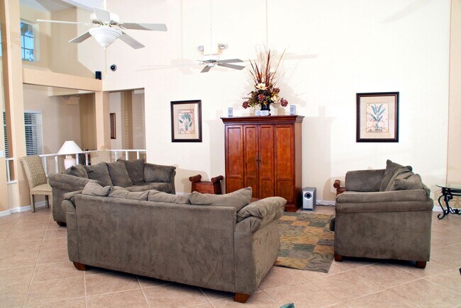 Building Photo - SEASONAL RENTAL - Downtown Sarasota Renova...