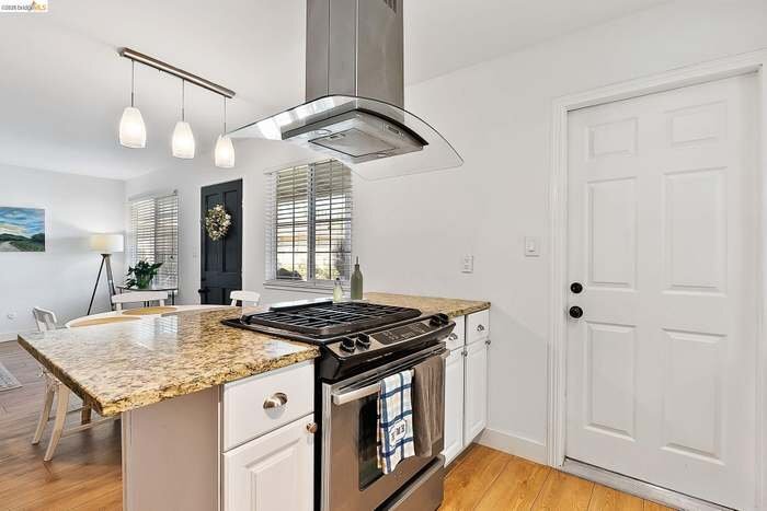 Building Photo - 4855 Edgewood Ct