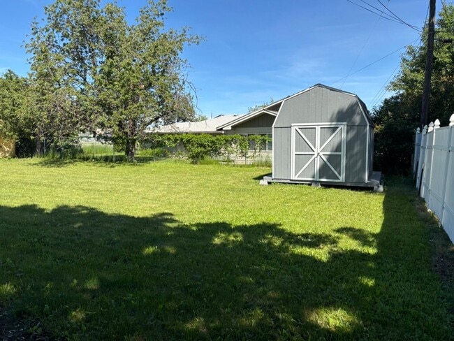 Building Photo - Charming 3-Bed Home in Hayden Lake — Spacious Lot & Attached Garage!