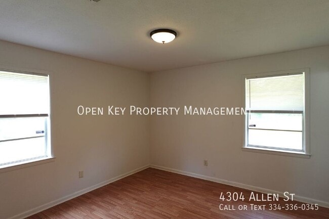 Building Photo - 4304 Allen St