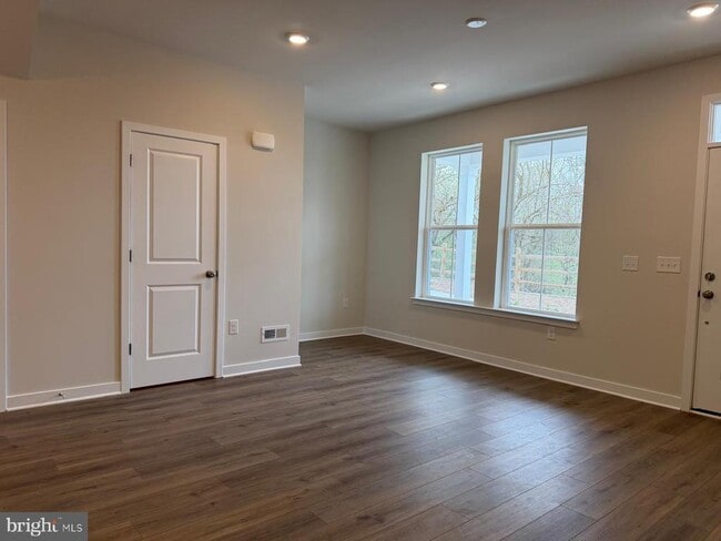Building Photo - 777 Platinum Dr