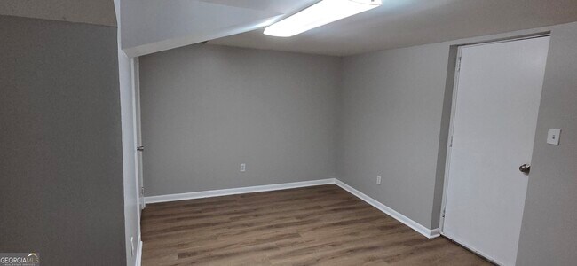 Building Photo - 449 Charter Oak Dr SW