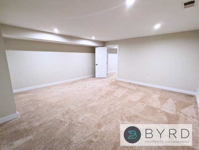 Building Photo - 15700 Cambria Cove Blvd