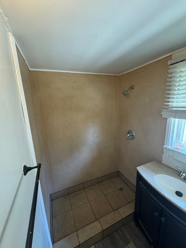 Building Photo - 1116 S Ditmar St