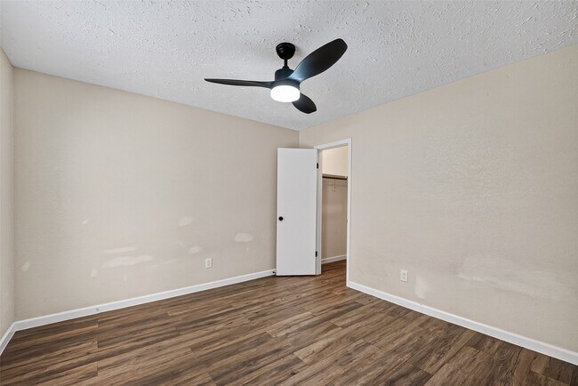 Building Photo - 711 Leicester Ln