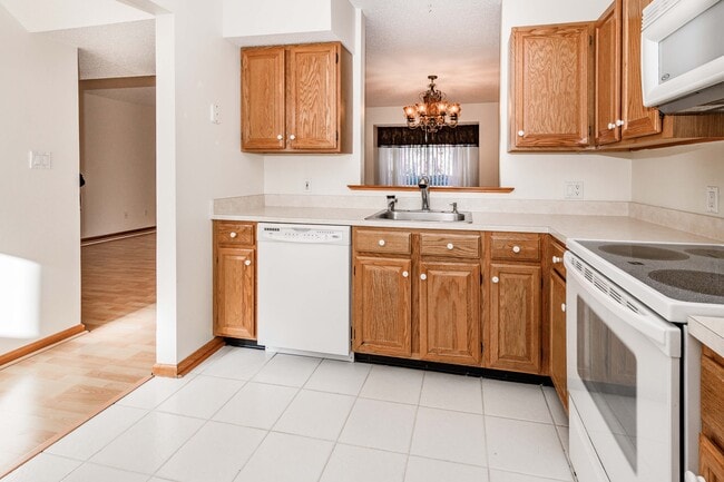 Building Photo - 705 Lake Ave