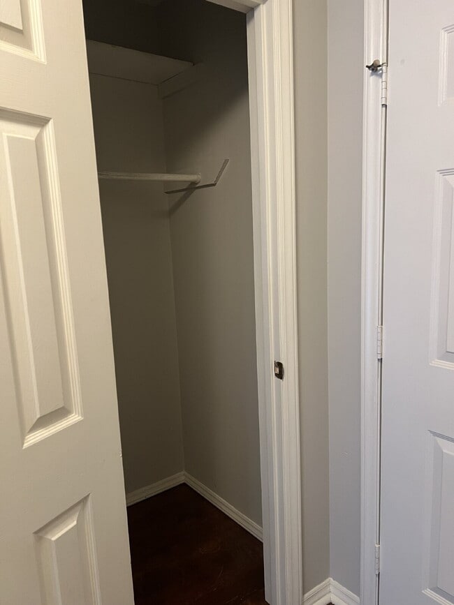 Building Photo - Charming 3 bedroom 2 bath townhome with lots of light and open downstairs. Galley kitchen, lots o...