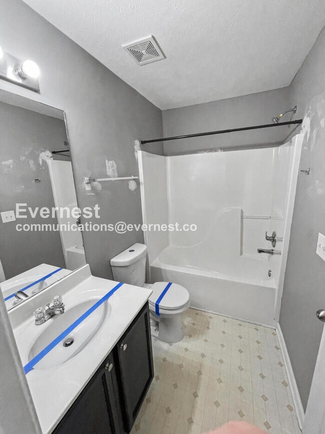 Building Photo - 142 Oak Valley Cir