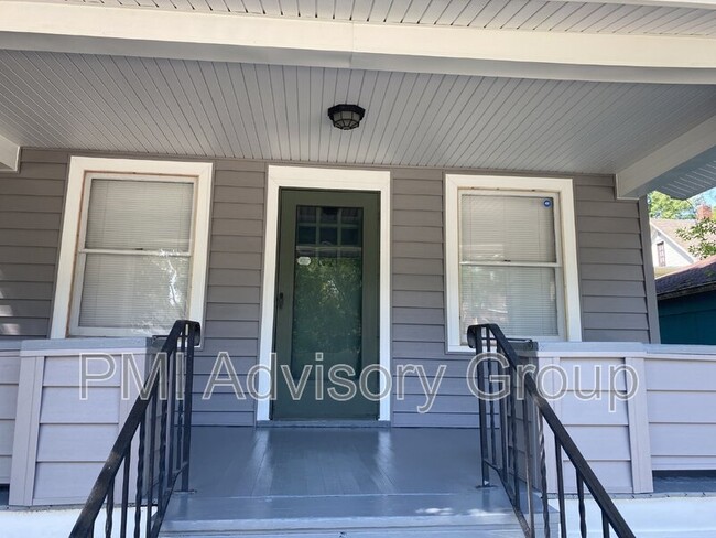Building Photo - 908 SW 12th St