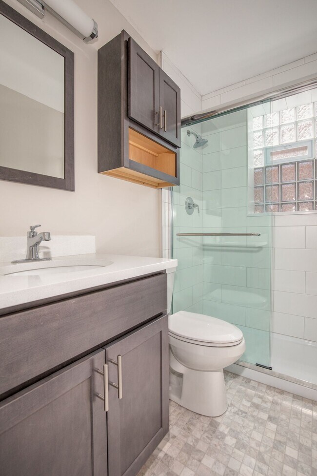 Building Photo - Charming Renovation in the HEART of DOGTOWN!