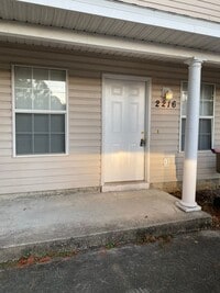 Building Photo - 2 Bdr/2bath townhome, great location!