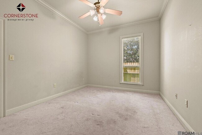 Building Photo - 8564 Grand View Dr