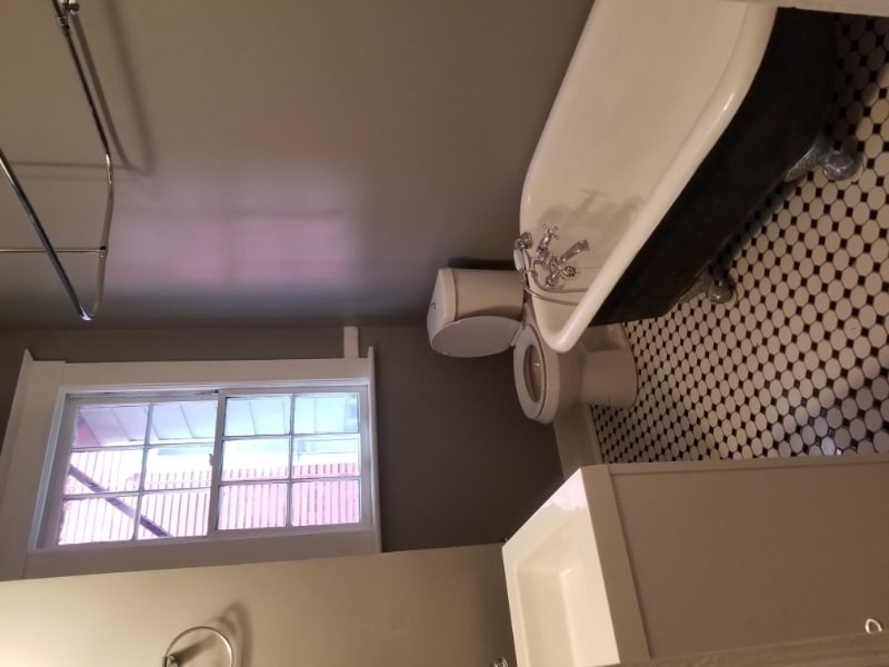 Building Photo - 900 E Park Ave