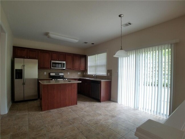 Building Photo - 603 Friars Head Ct NE
