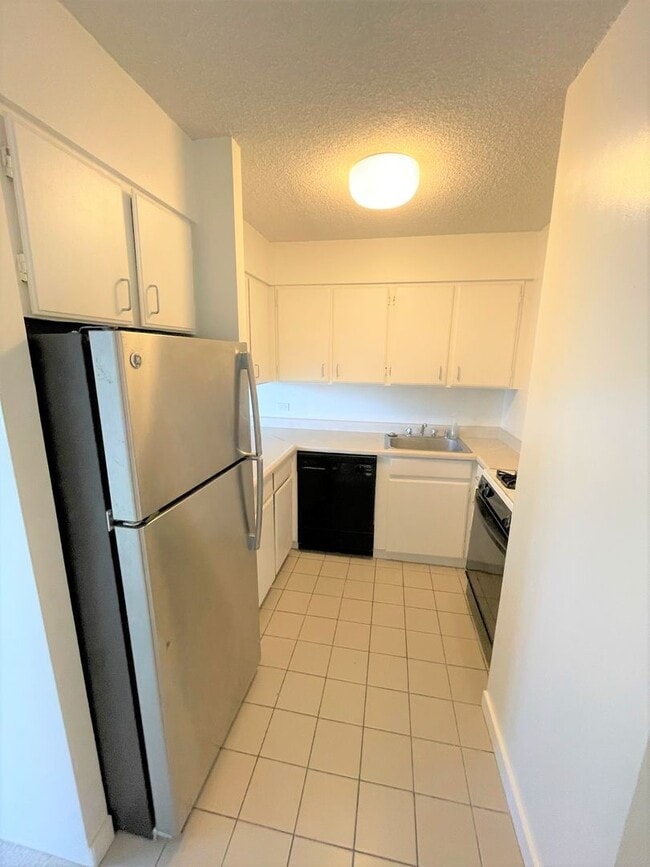 Building Photo - 1571 Piikoi St