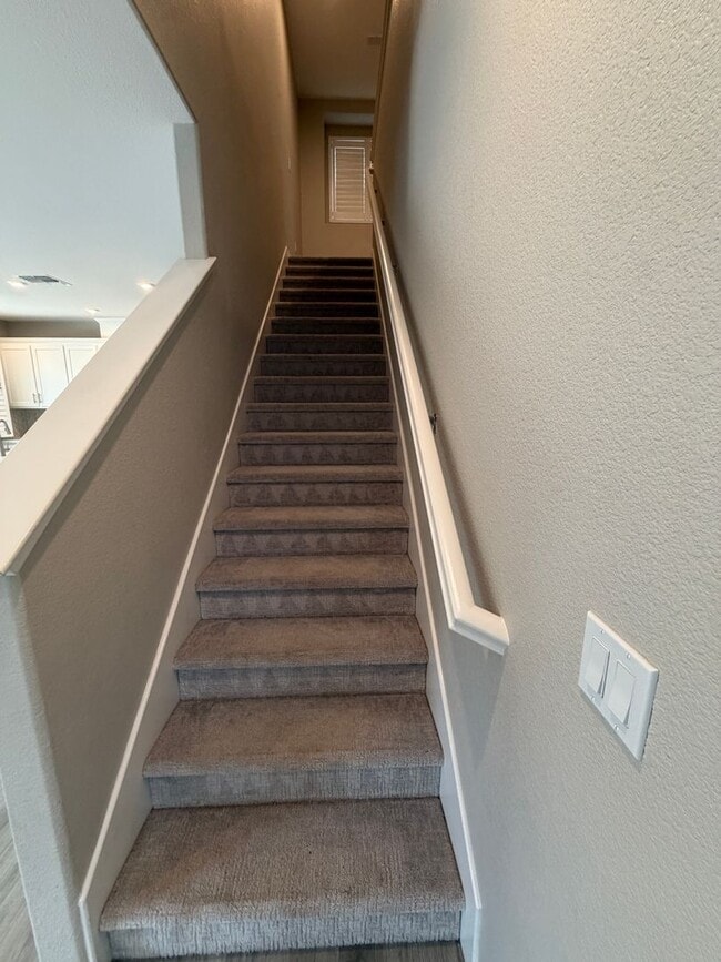 Building Photo - 700 Apricot Cir