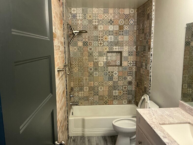 Building Photo - 45652 Lantana Ave