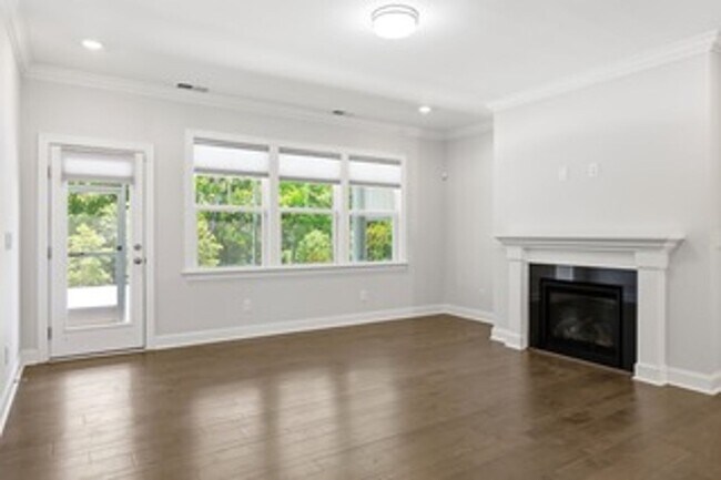 Building Photo - 2216 Jollay St